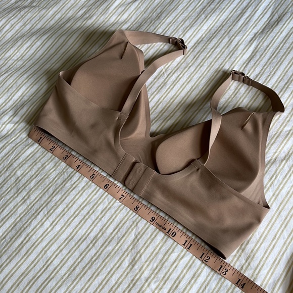 Second Skin Seamless Lingerie Plunge Bra - Picture 2 of 4